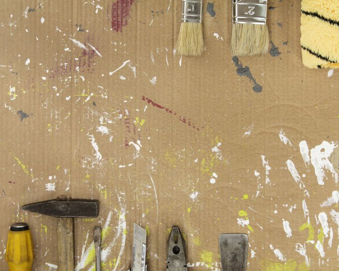 Pinsel und Werkzeug der Malerwerkstätte im Detail